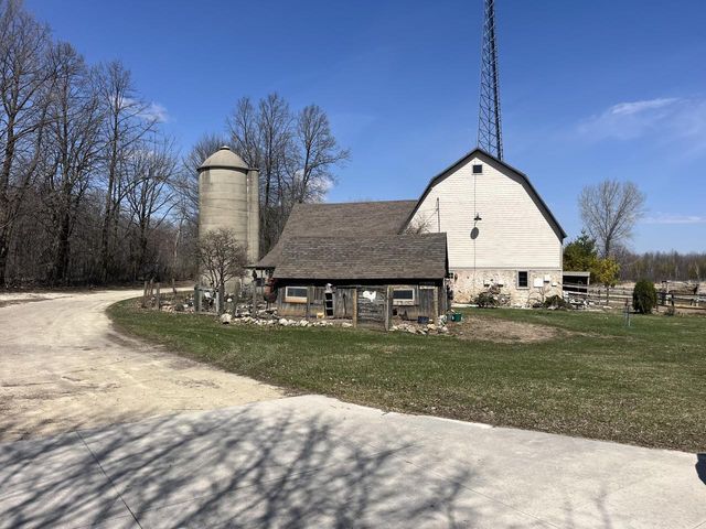 8817 Cedar Sauk ROAD, Saukville, WI 53080