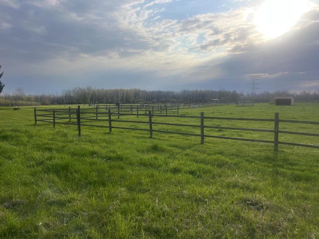 8817 Cedar Sauk ROAD, Saukville, WI 53080