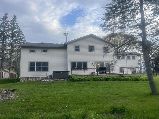 8817 Cedar Sauk ROAD, Saukville, WI 53080