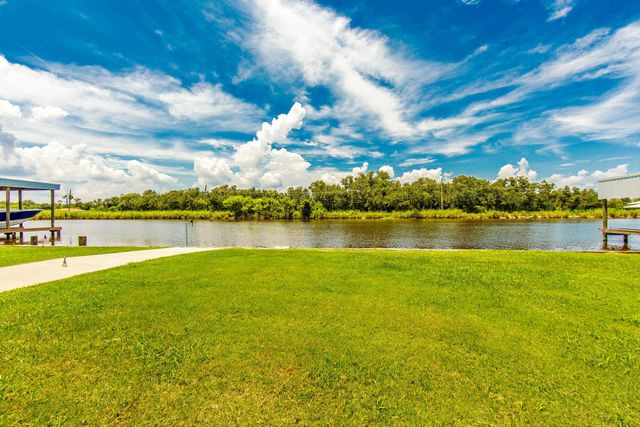 6272 Bayouside Dr, Chauvin, LA 70344