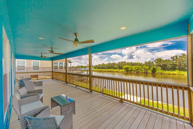 6272 Bayouside Dr, Chauvin, LA 70344