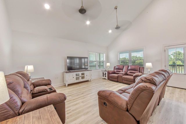 6272 Bayouside Dr, Chauvin, LA 70344