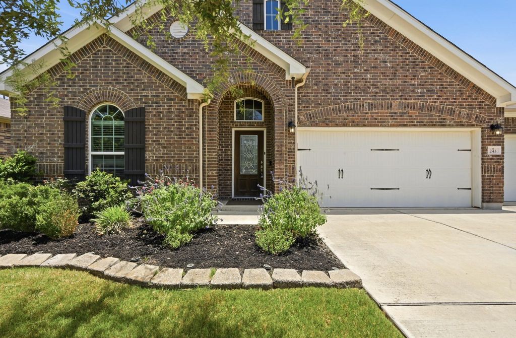 245 Natchez DR, Buda, TX 78610