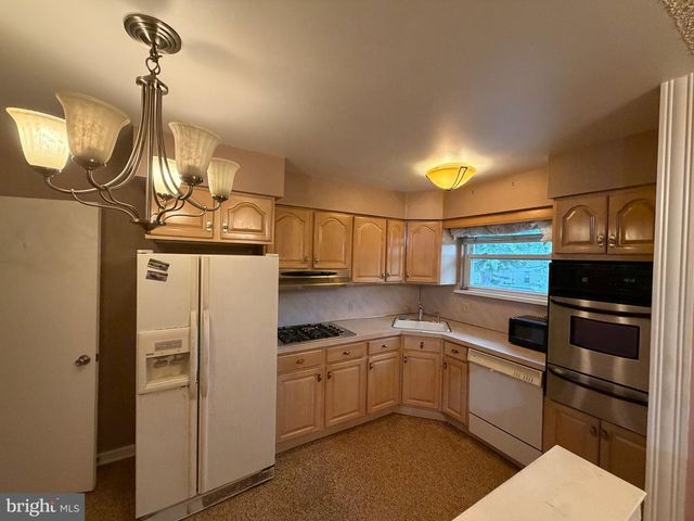 830 LAWLER ST, Philadelphia, PA 19116