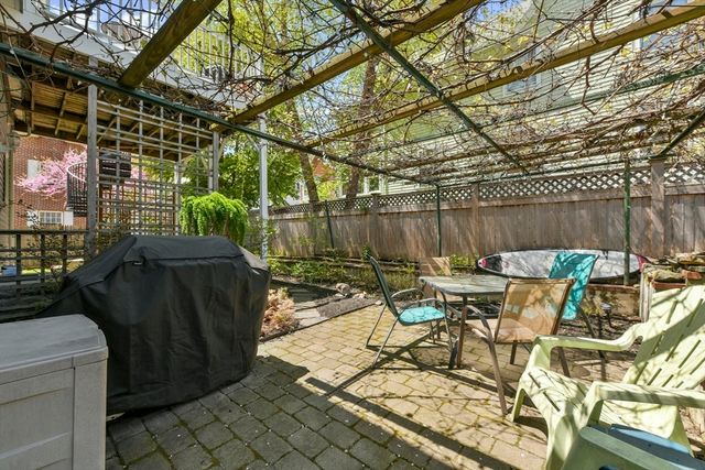 156 Sycamore St 2, Somerville, MA 02145