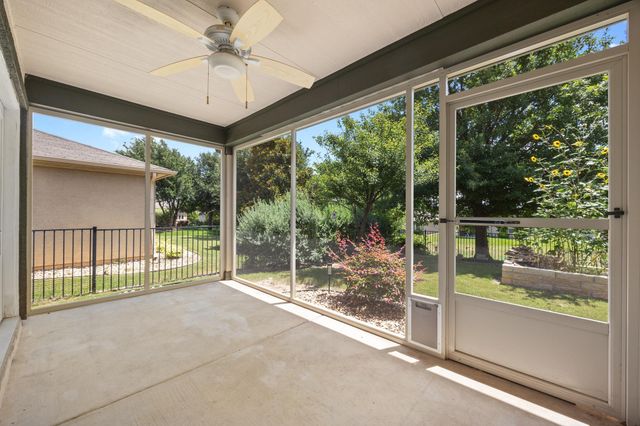 522 Salt Creek LN, Georgetown, TX 78633