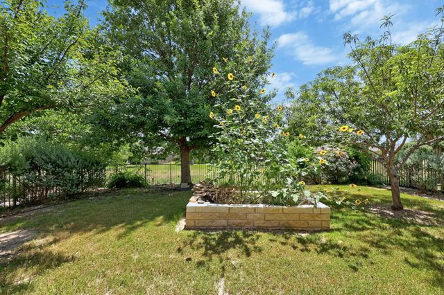 522 Salt Creek LN, Georgetown, TX 78633