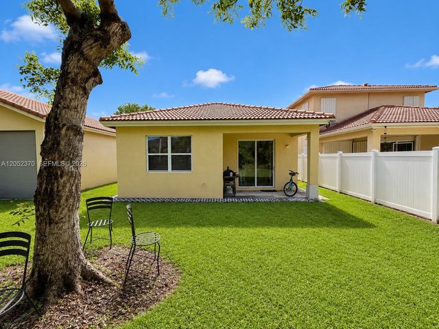 1030 NE 37th Ave, Homestead, FL 33033