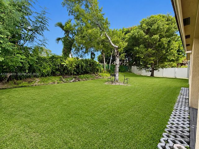 1030 NE 37th Ave, Homestead, FL 33033