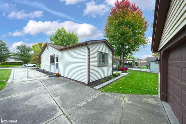 41117 Oak Hill Drive, Clinton Township, MI 48038