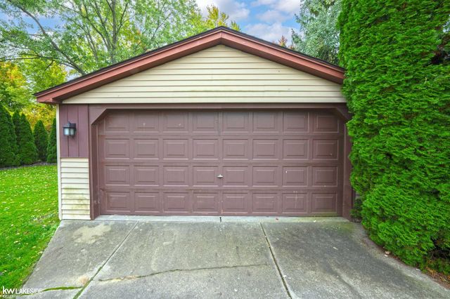41117 Oak Hill Drive, Clinton Township, MI 48038