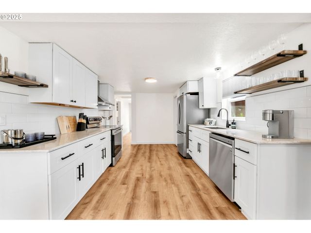 428 W Centennial Blvd, Springfield, OR 97477