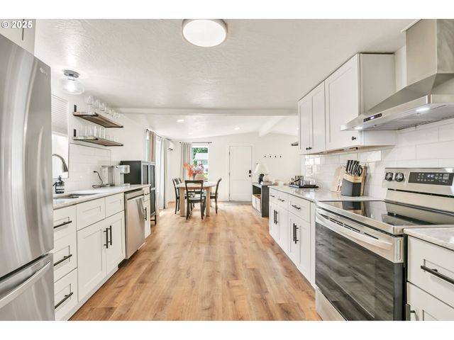 428 W Centennial Blvd, Springfield, OR 97477