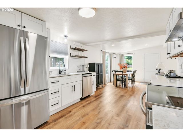 428 W Centennial Blvd, Springfield, OR 97477