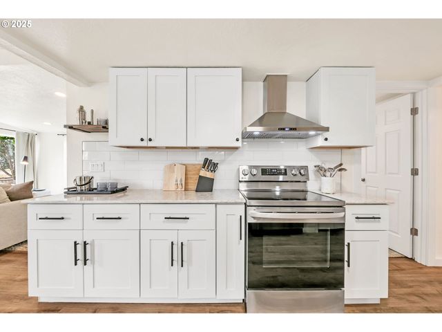 428 W Centennial Blvd, Springfield, OR 97477