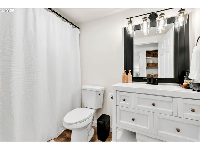 428 W Centennial Blvd, Springfield, OR 97477