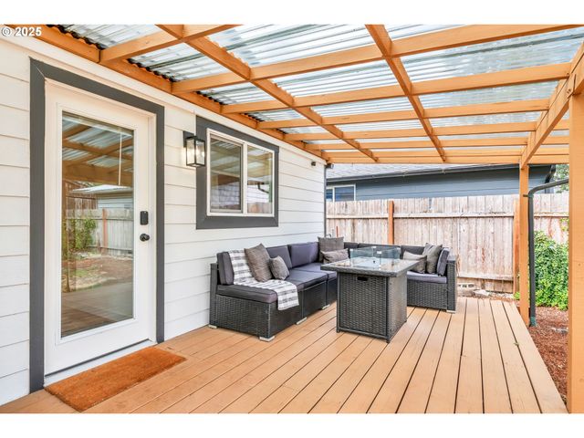 428 W Centennial Blvd, Springfield, OR 97477