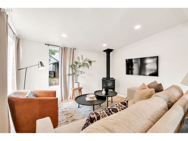 428 W Centennial Blvd, Springfield, OR 97477