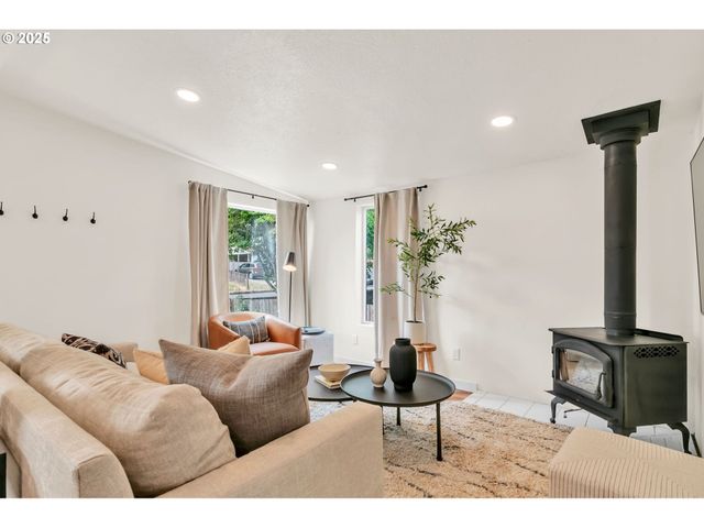 428 W Centennial Blvd, Springfield, OR 97477