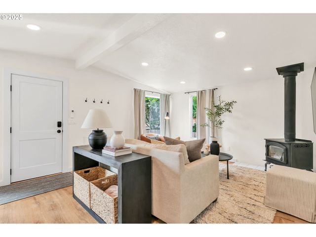 428 W Centennial Blvd, Springfield, OR 97477