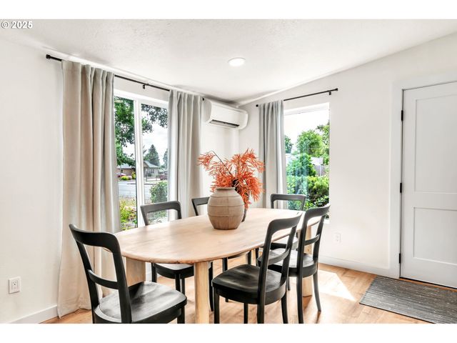 428 W Centennial Blvd, Springfield, OR 97477