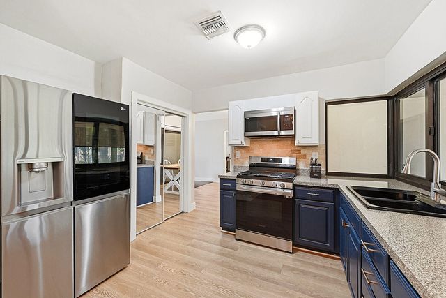 8370 NW 26th Place, Sunrise, FL 33322