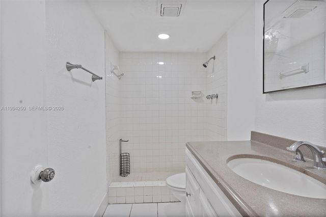 4043 NW 16th St 207, Lauderhill, FL 33313