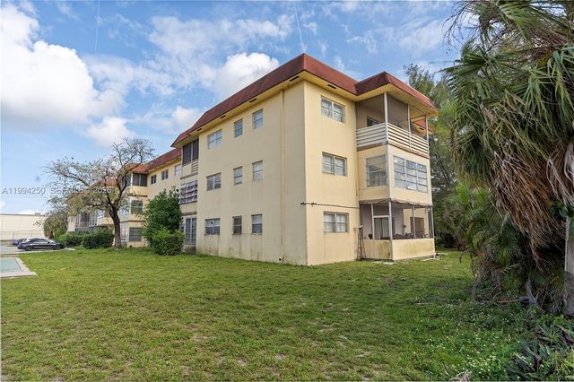 4043 NW 16th St 207, Lauderhill, FL 33313