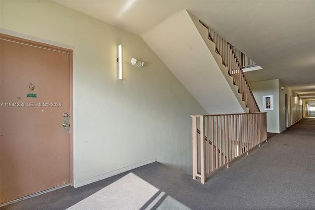 4043 NW 16th St 207, Lauderhill, FL 33313