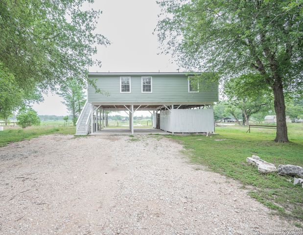 352 Longhorn Dr, Bandera, TX 78003