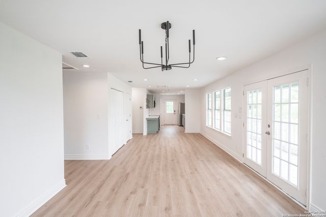 352 Longhorn Dr, Bandera, TX 78003