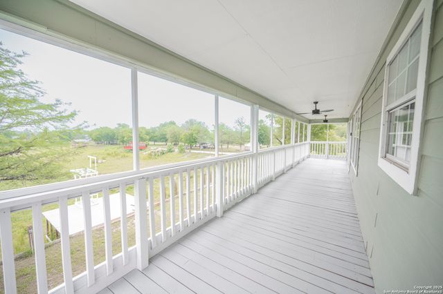 352 Longhorn Dr, Bandera, TX 78003