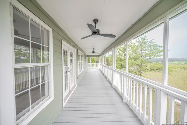 352 Longhorn Dr, Bandera, TX 78003