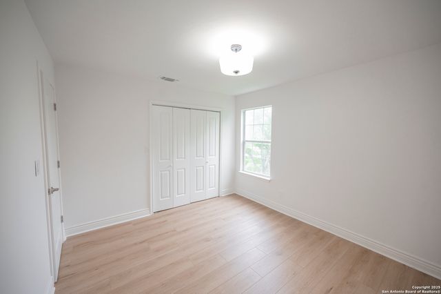 352 Longhorn Dr, Bandera, TX 78003
