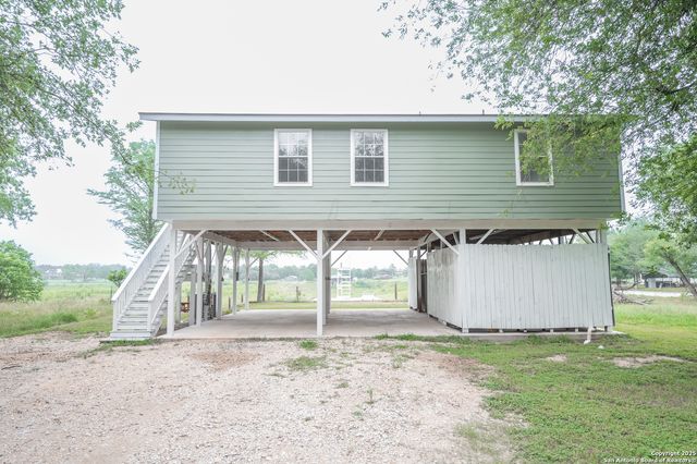 352 Longhorn Dr, Bandera, TX 78003