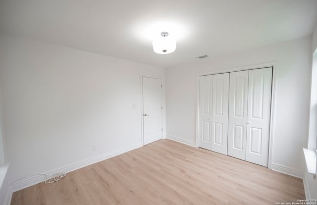 352 Longhorn Dr, Bandera, TX 78003