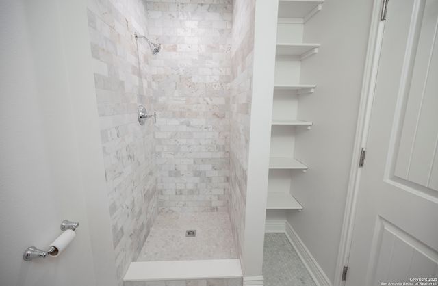 352 Longhorn Dr, Bandera, TX 78003