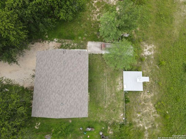 352 Longhorn Dr, Bandera, TX 78003
