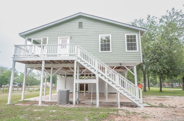 352 Longhorn Dr, Bandera, TX 78003
