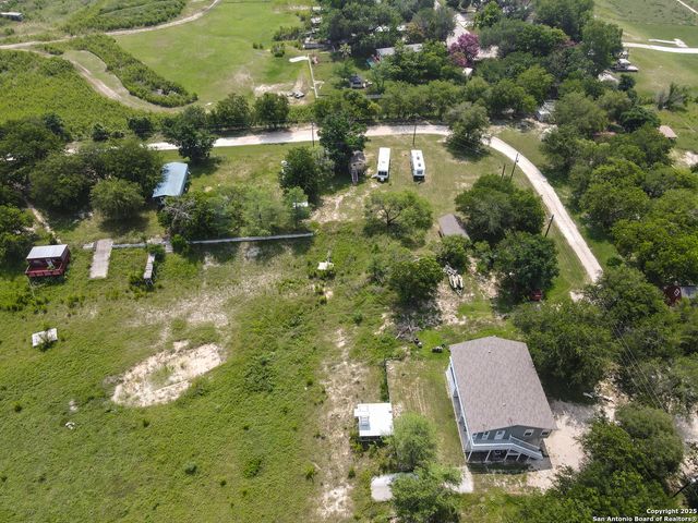 352 Longhorn Dr, Bandera, TX 78003