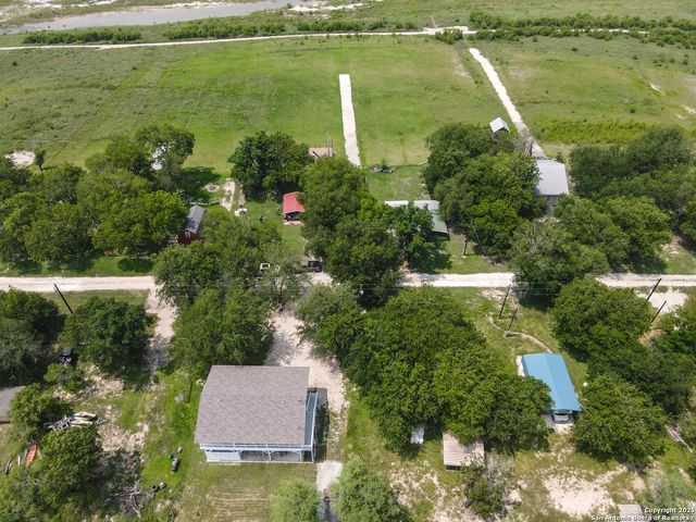 352 Longhorn Dr, Bandera, TX 78003