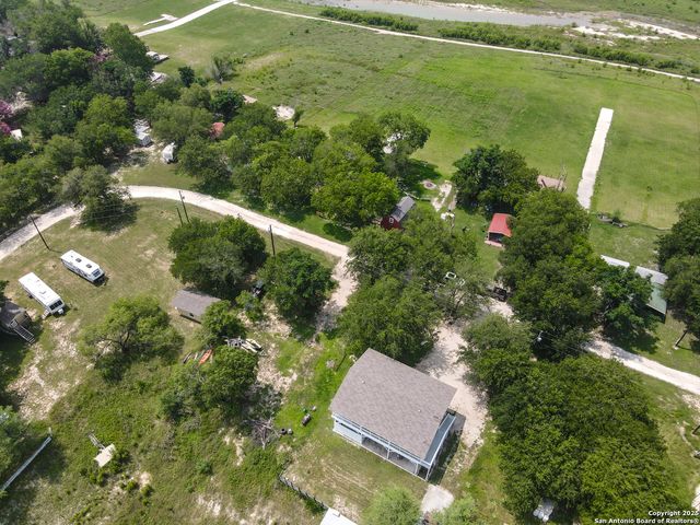 352 Longhorn Dr, Bandera, TX 78003