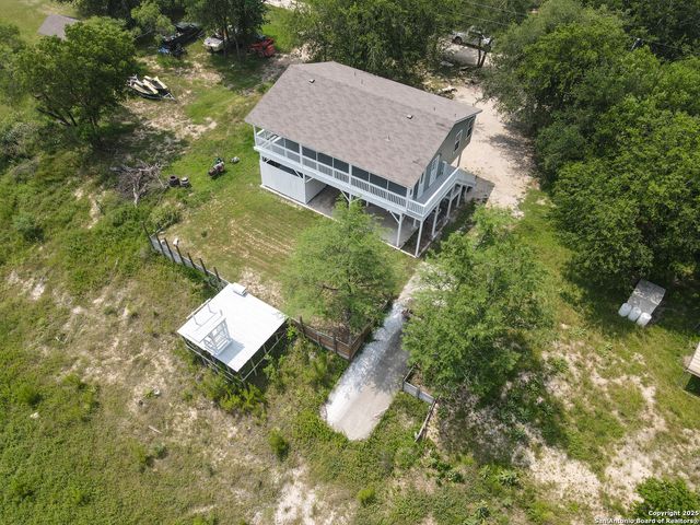 352 Longhorn Dr, Bandera, TX 78003
