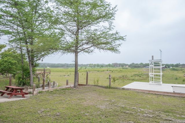 352 Longhorn Dr, Bandera, TX 78003