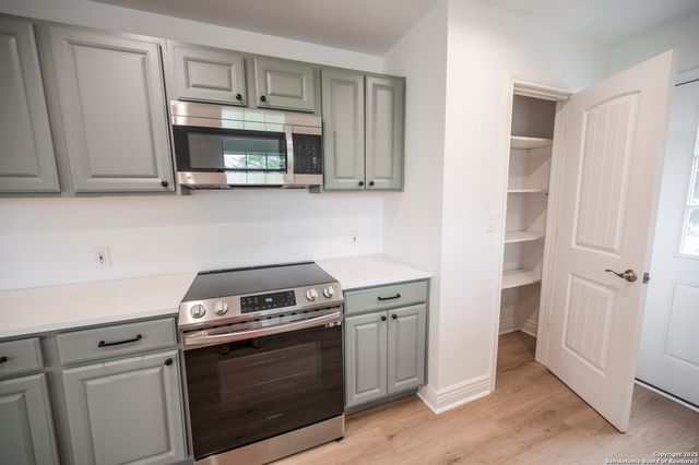 352 Longhorn Dr, Bandera, TX 78003