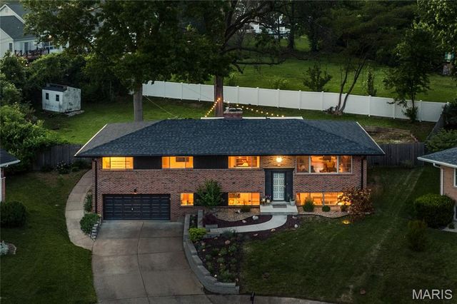 8901 Larchwood Court, St Louis, MO 63126