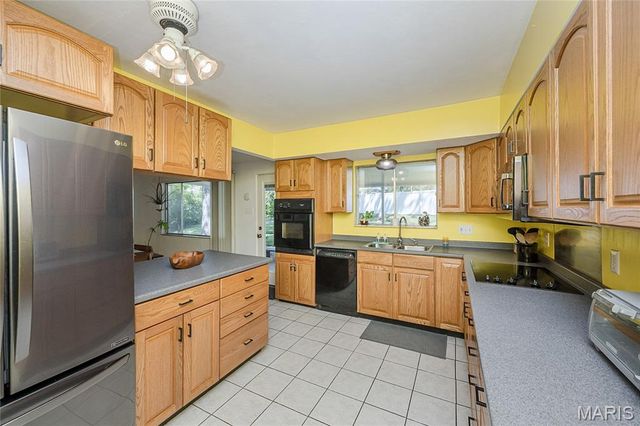 8901 Larchwood Court, St Louis, MO 63126