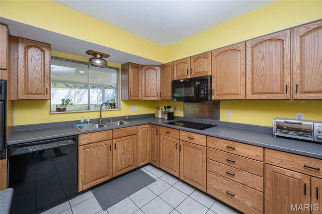 8901 Larchwood Court, St Louis, MO 63126