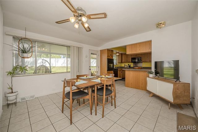8901 Larchwood Court, St Louis, MO 63126