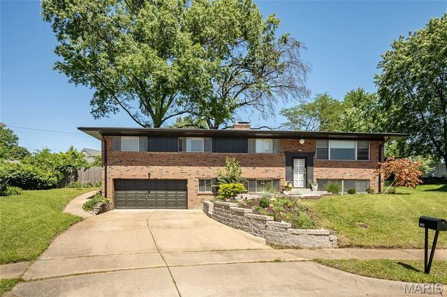 8901 Larchwood Court, St Louis, MO 63126